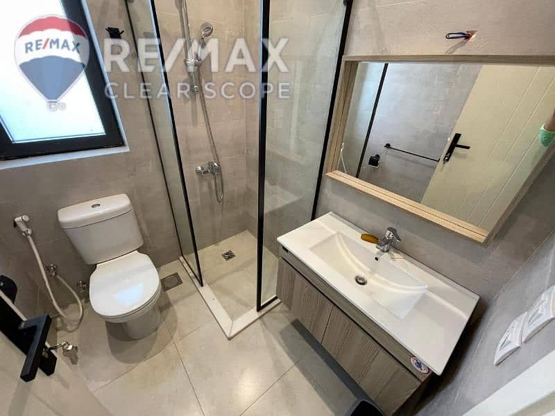 6 35c94e2f-3f97-4f1d-a2a4-f3f4c0b899c3. jpg