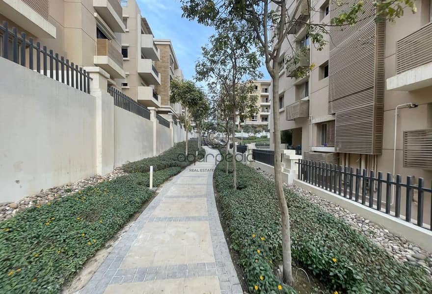 9 e8a443c3-7e7f-41d0-a2d8-5e68bba78602. jpg