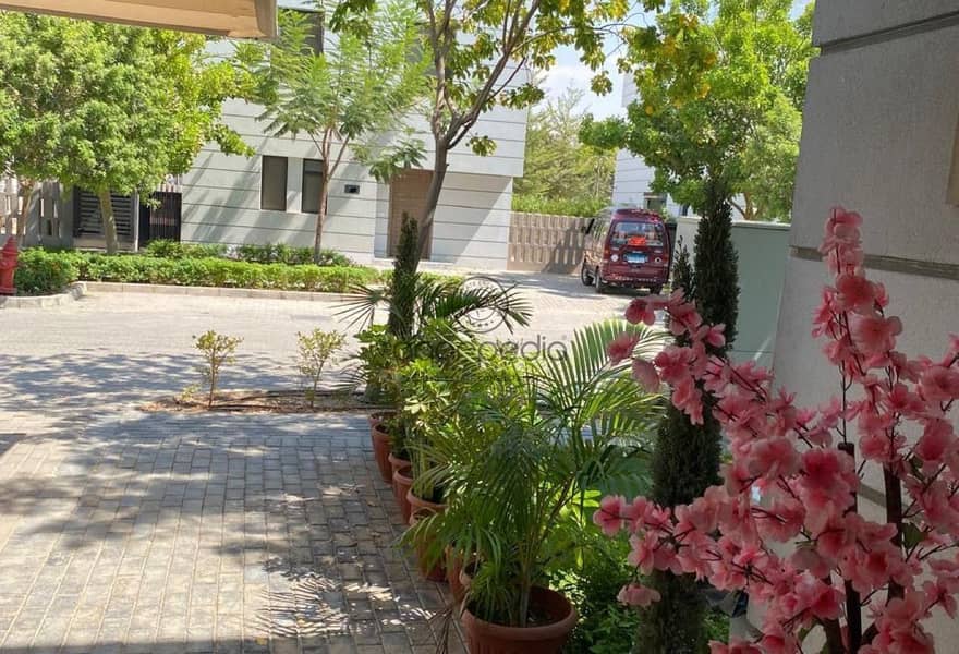 5 29fe642a-a3f4-442c-b3b9-4207e5c9f7d9. jpg