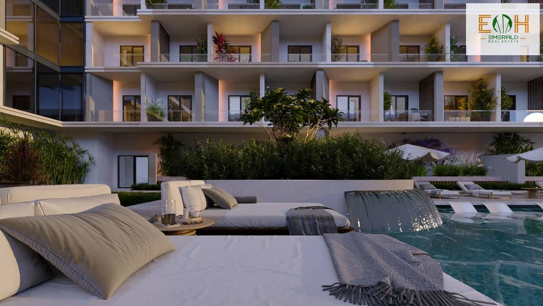 5 Pool Grass_02. jpg