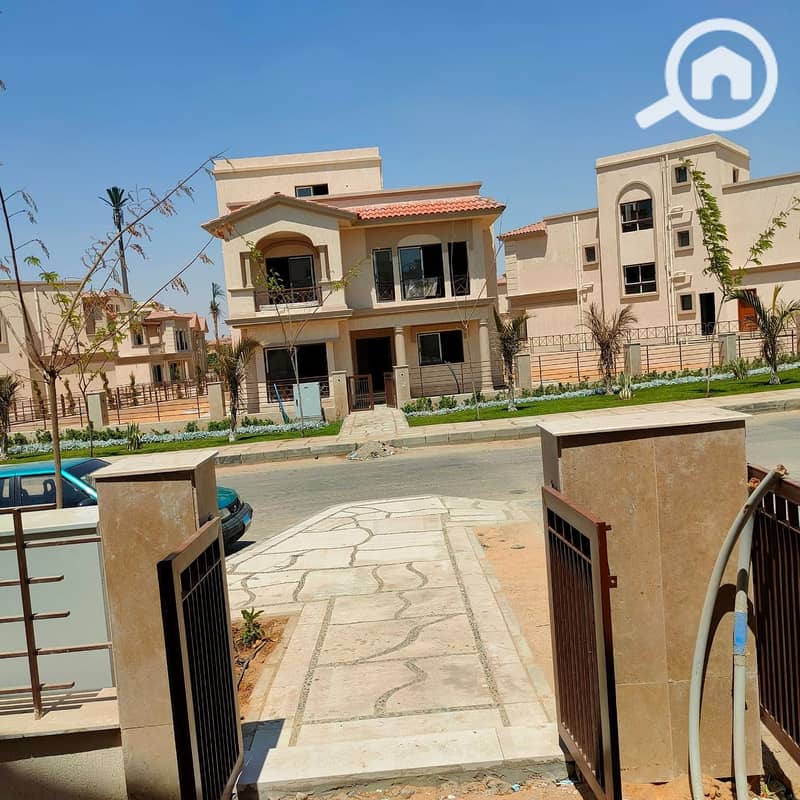 2 579917da-db9f-444f-8371-5baf2cfe1261. jpg