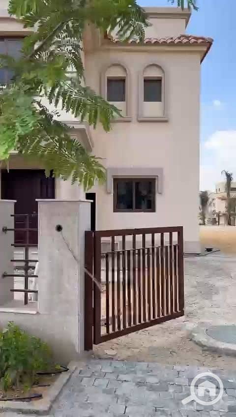 6 c317dd93-8e74-4af4-aa62-bc2b37760039. jpg