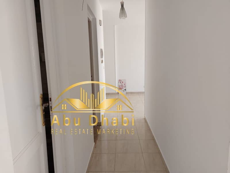 4 4432a8a2-be6a-4543-914f-b48c09881034. jpg