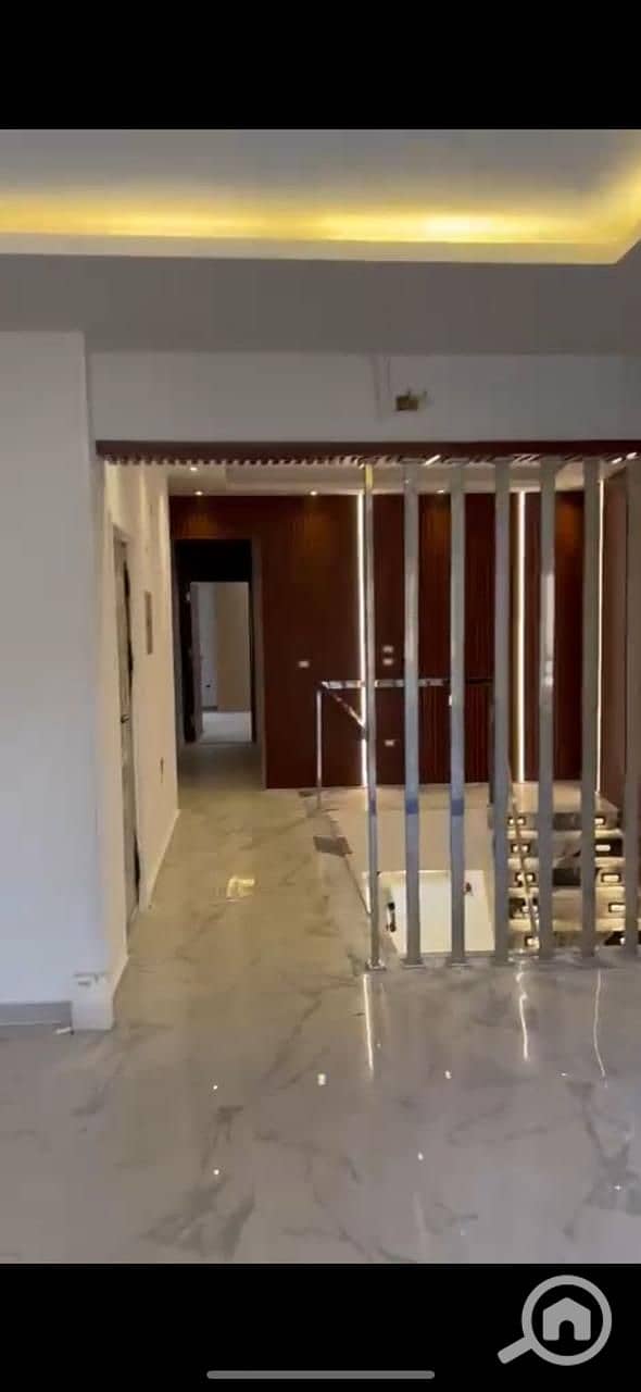 2 e3b43423-67c4-4a3a-accb-a2f555f35058. jpg