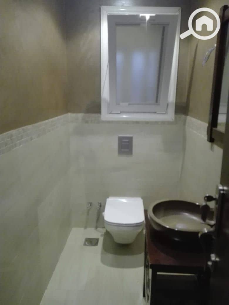 4 c6e133c9-dd6c-4df6-b821-7bf4e8b1b865. jpg