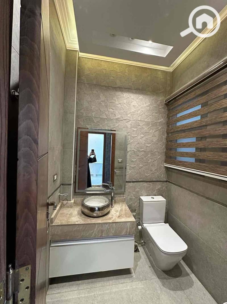 29 eae4b2d5-5118-467a-aa79-fd209b11b367. jpg