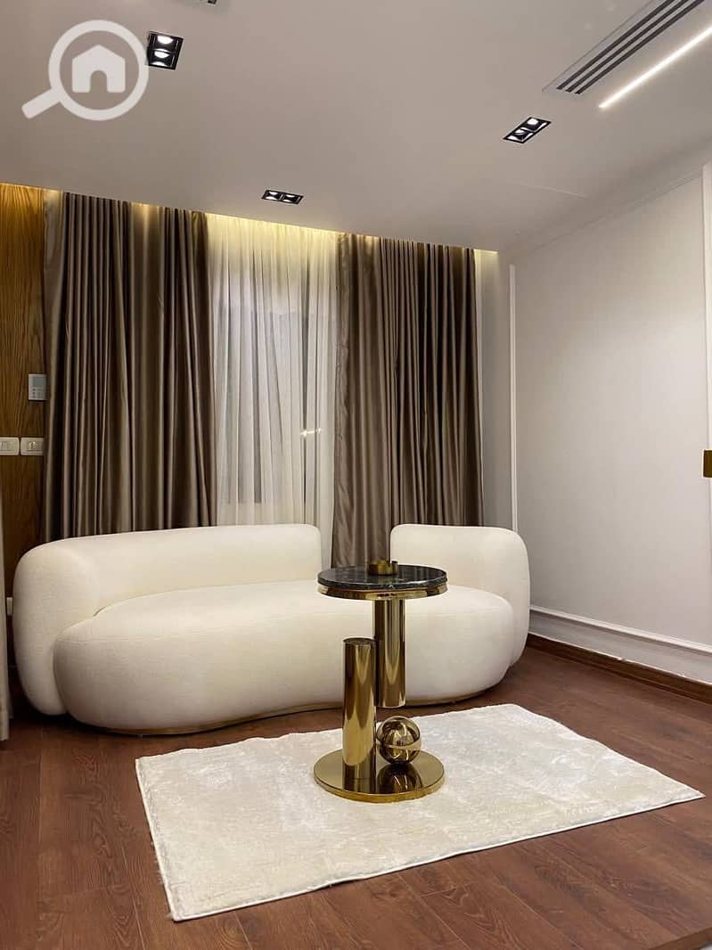 4 06e759d5-5d0b-4c20-a384-6ba8a4b80d05. jpeg