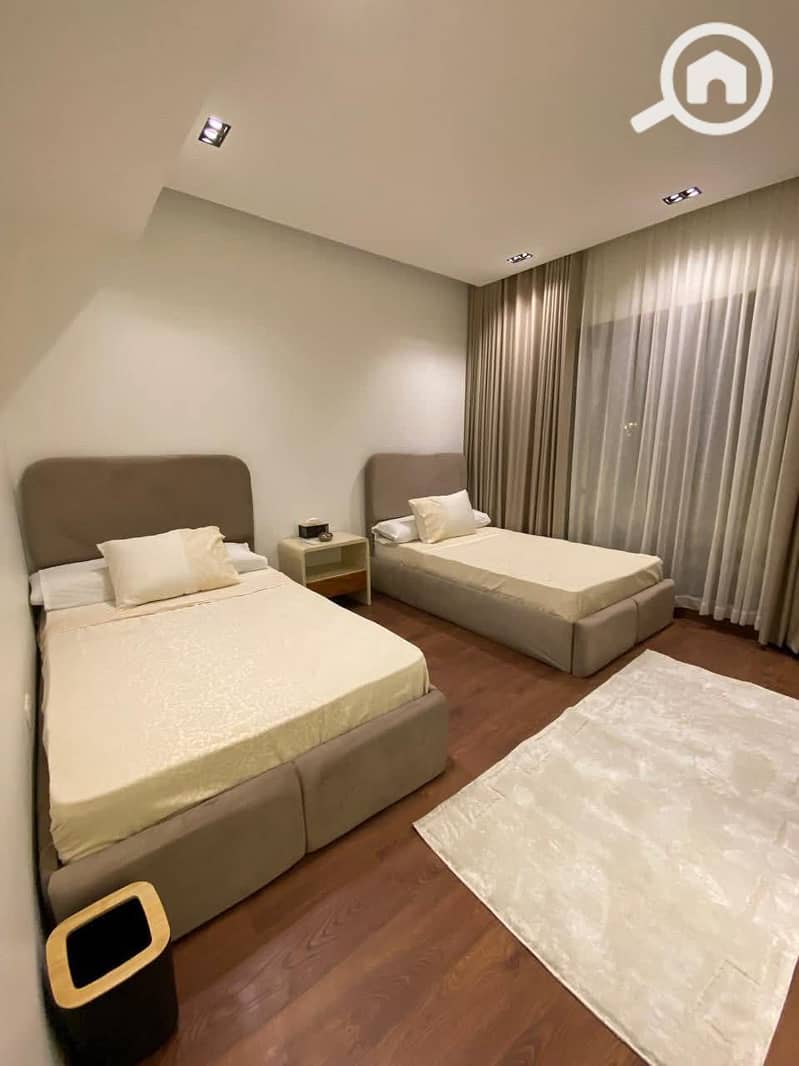 10 97b82ae5-8a4b-4a5c-a1cb-72aeac1f61d0. jpeg