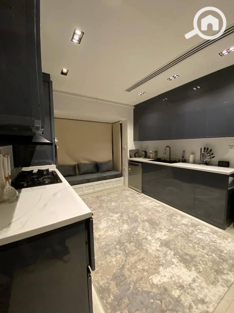 12 0bf1306c-9ecf-4c1a-98fb-48087a85e933. jpeg