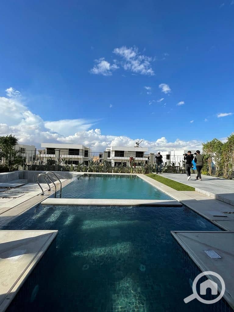 4 96a44f9d-3aca-4668-a5e3-02842355fb8e. jpg