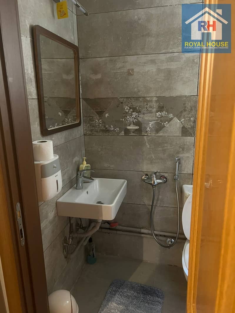 2 5b1d2d3f-f795-49e6-b267-079f1c4f9043. jpg