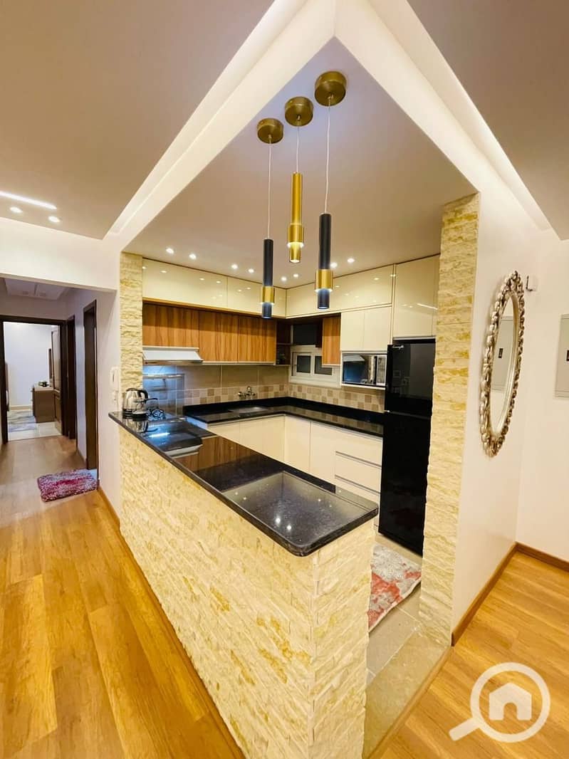 4 f295934e-1616-4de2-85f6-3557b8c8a0a4. jpeg