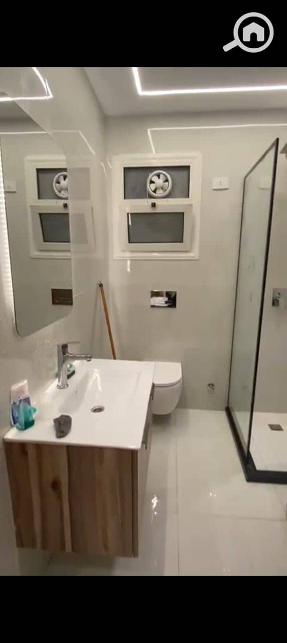 3 9e5c26ff-f916-46e7-870b-360f3e6400d6. jpg