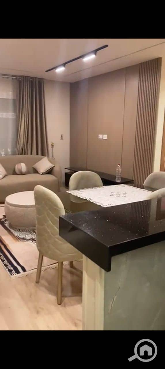 4 22bfa37e-63d8-43e4-bb12-ec2ccfa49145. jpg