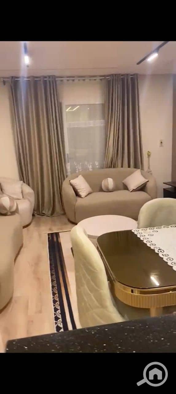 10 e7129915-f0e5-4f97-b12f-c811f91d8486. jpg