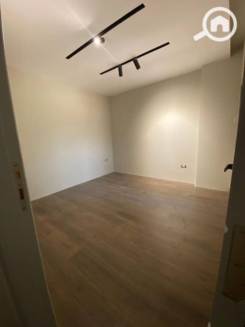 12 d2e1904d-a69a-4773-8457-8caa3c80406d. jpg