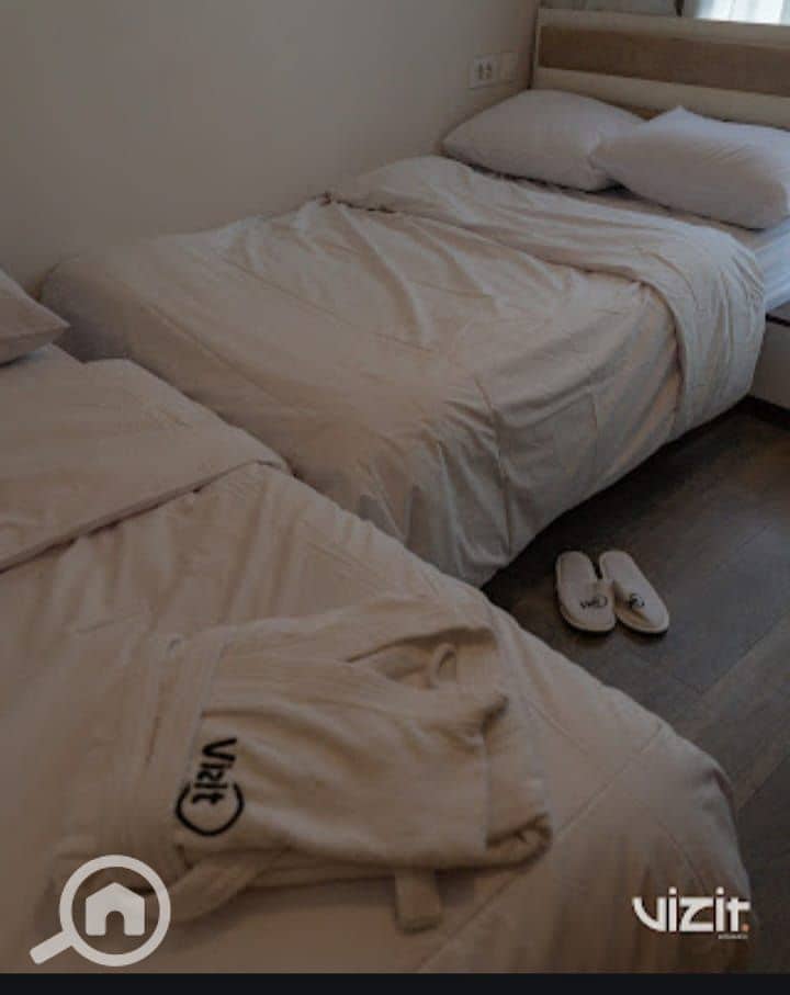 12 662b919d-ef86-4843-847b-e368e404536b. jpeg