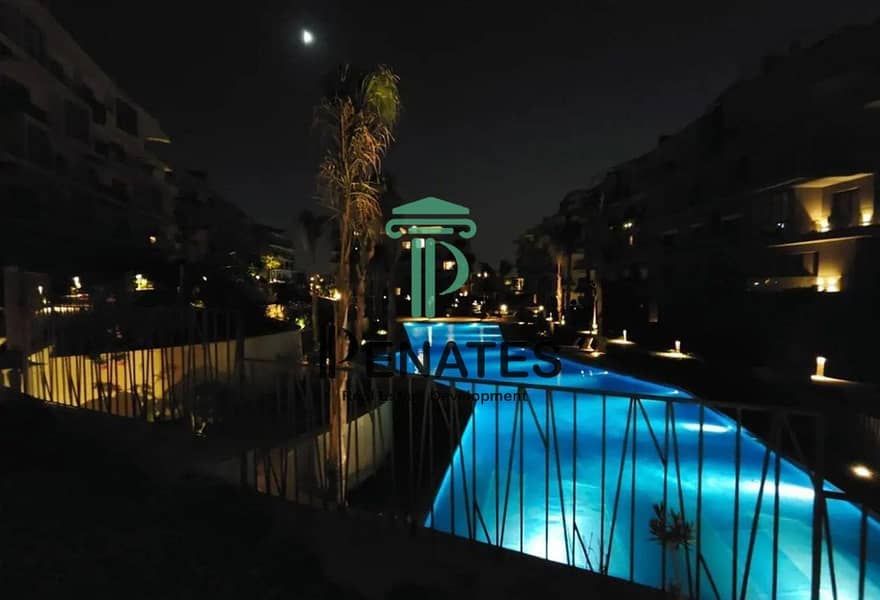 11 8178730-328cdo. jpg