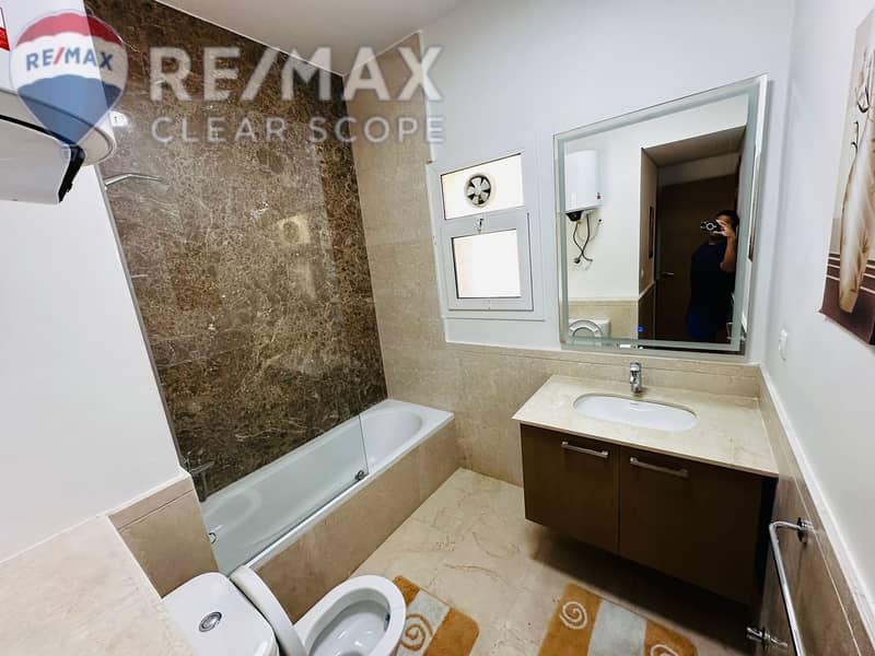 12 e73f5e70-8f4b-43ae-a8c6-8fdeaba0660e. jpg