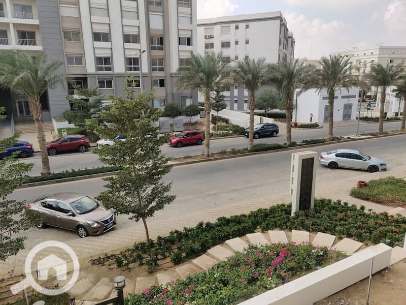 4 28fab8b2-bec2-44dc-8bce-ede6f596fc5c. jpg