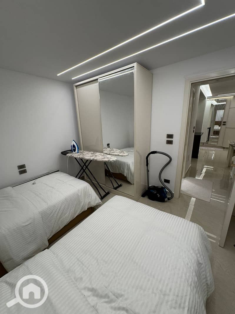 15 660870d7-6714-47c0-b025-d3a4913e8fd2. jpeg