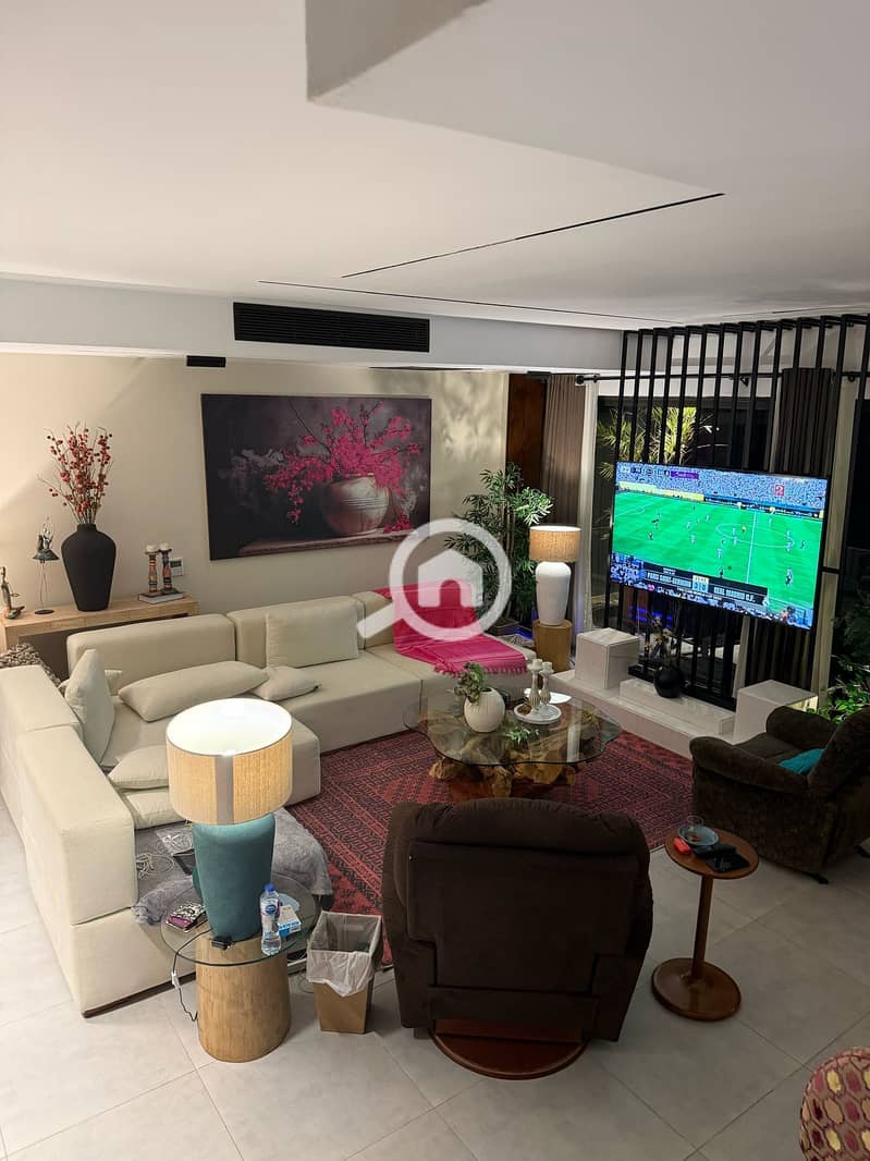 14 e203eac0-7304-4b28-a7f2-9b85e03d1caf. jpeg