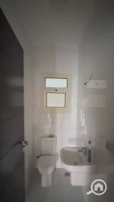 5 WhatsApp Image 2025-11-06 at 17.44. 22_3cc4a238. jpg