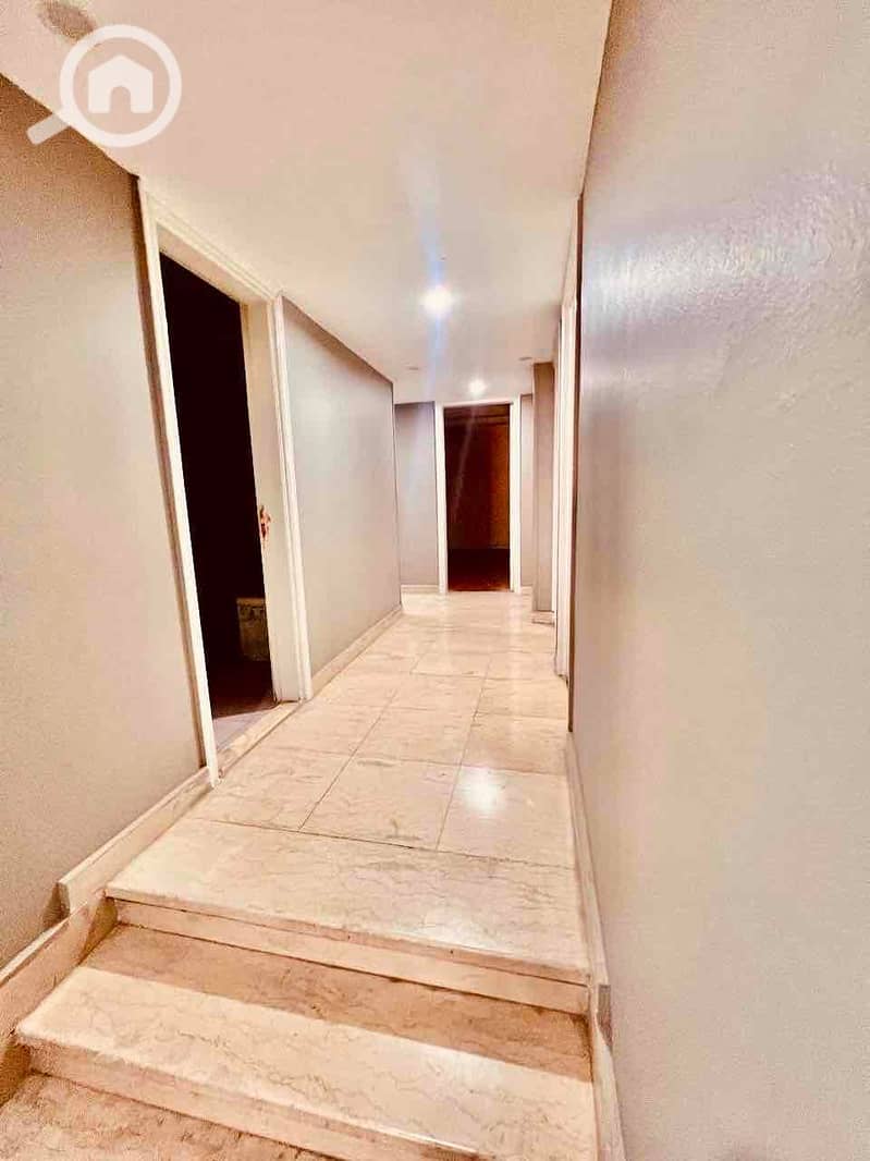 8 be3ffb69-b03c-43aa-8a2f-67102ca96516. jpg