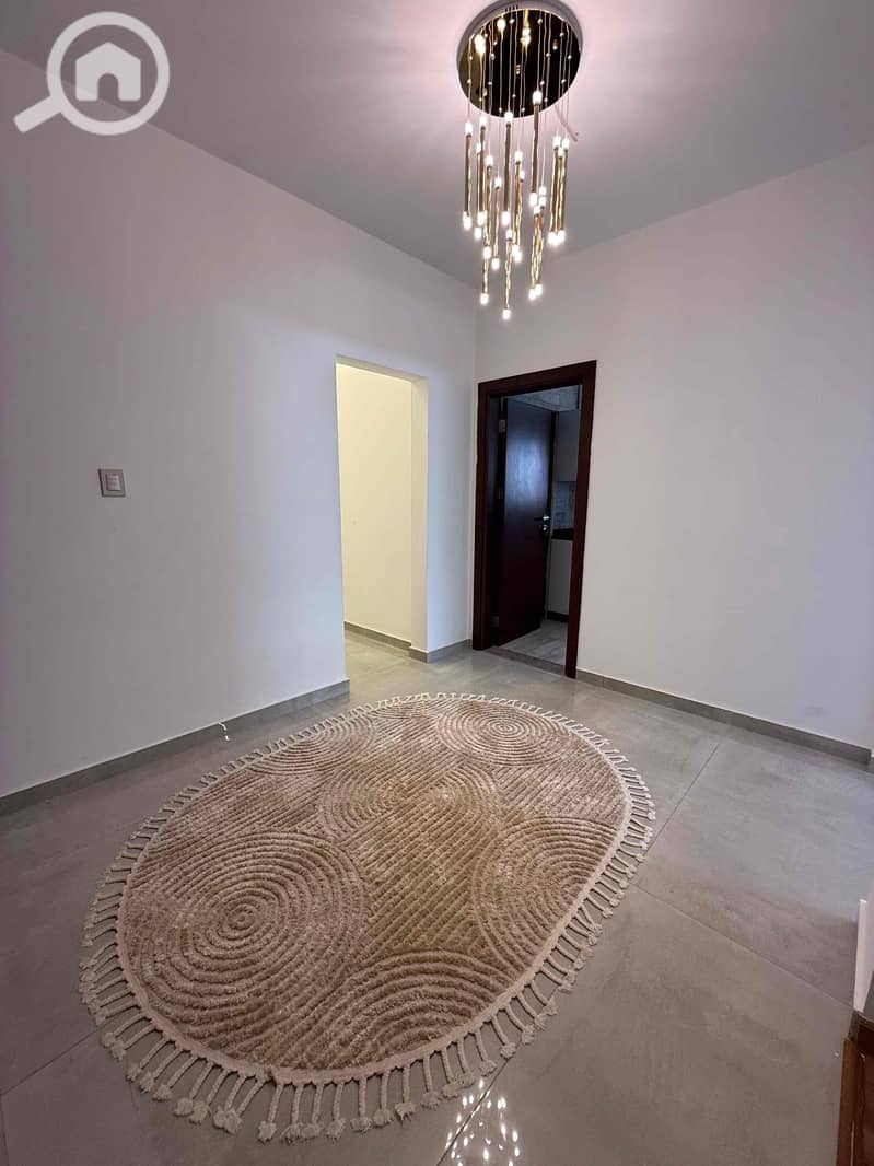 24 98f76c57-b5fa-4333-a233-77054f7f3351. jpg