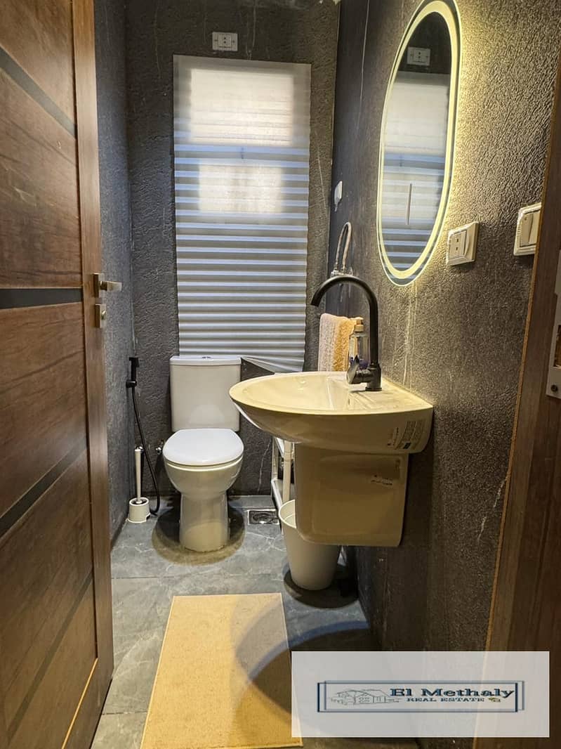 12 dcd4d162-bc7c-4804-a702-061e1d2ae493. jpg