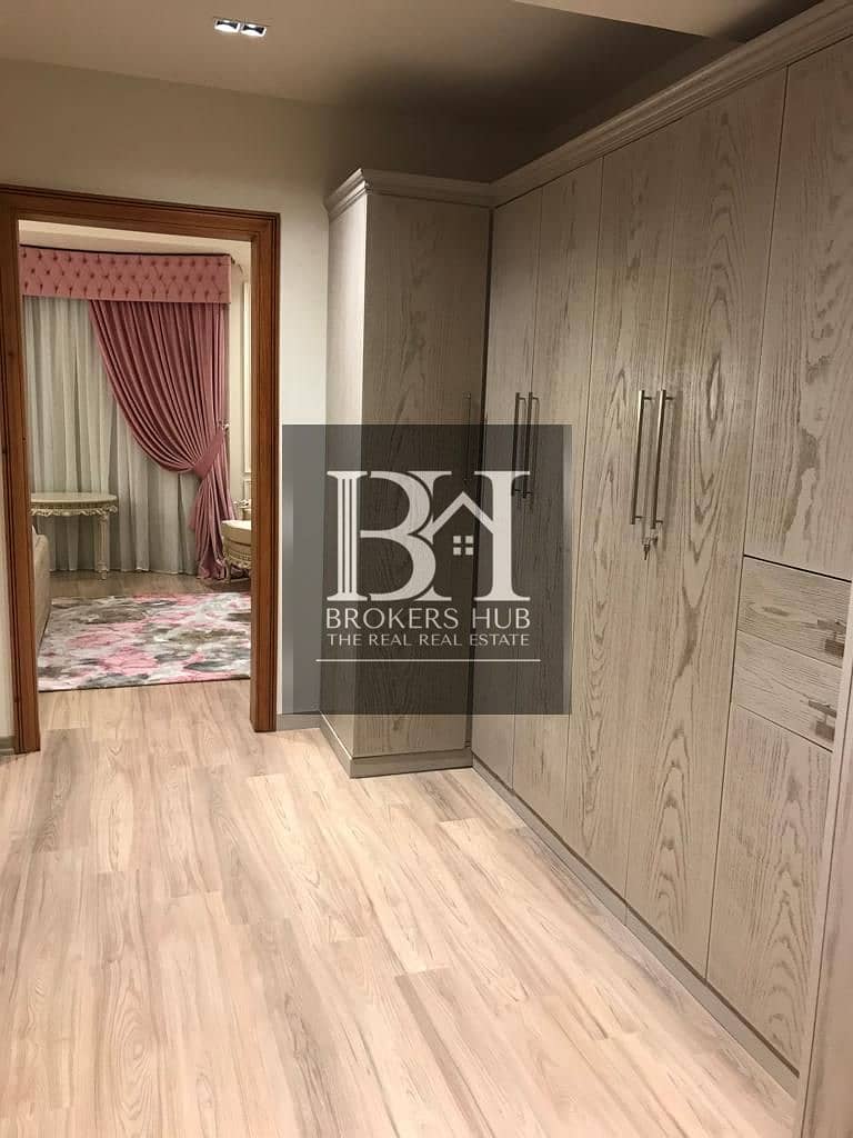 4 69202ea2-bcb6-4e50-acfc-270e6a896fe3. jpeg