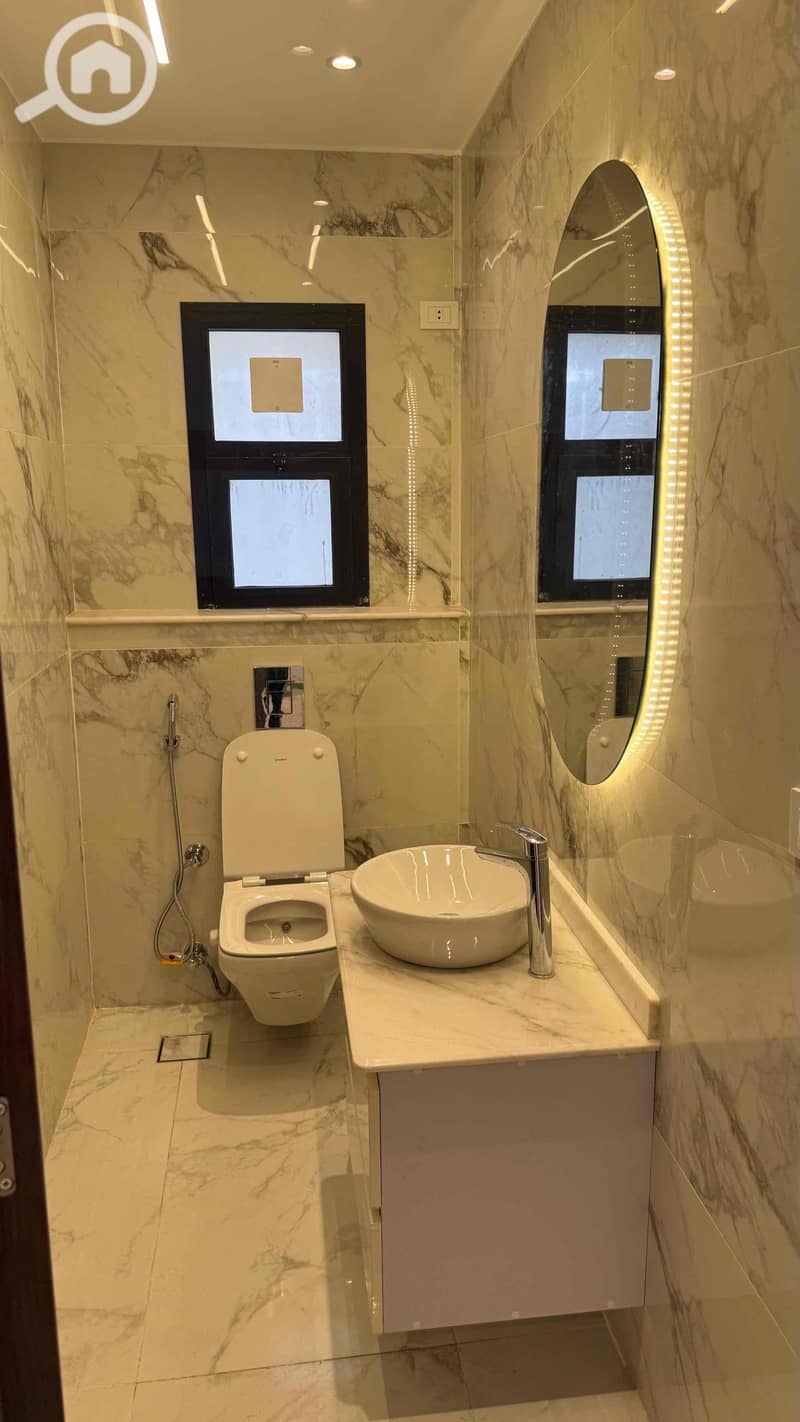 4 11b8ea07-e15f-4fac-9ddc-061fe69ad6d8. jpg