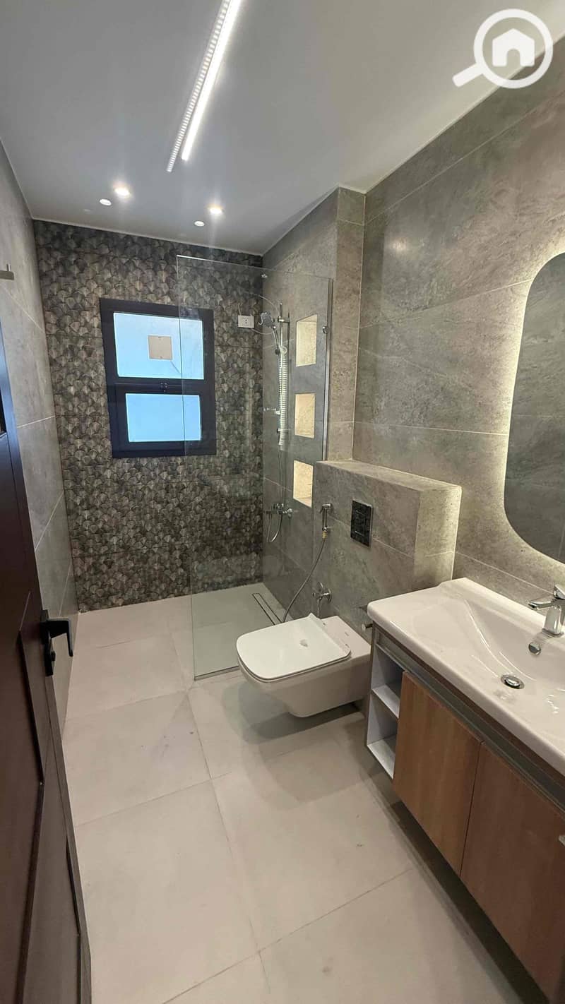 8 71d943d9-d600-400b-92e1-5aa9d1a415c9. jpg