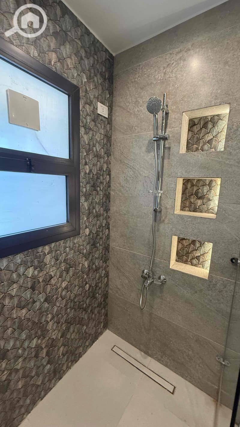 14 1991c9dd-f4e4-41ec-a4bb-5208efc8f40b. jpg