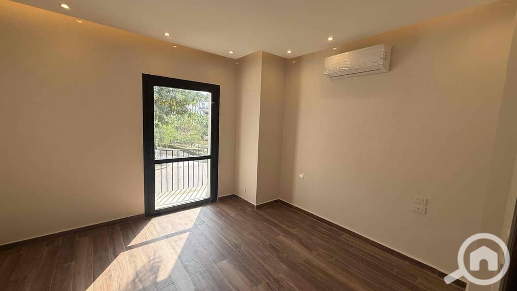 16 2b784e60-9639-42b3-9cec-a18111633ae0. jpg