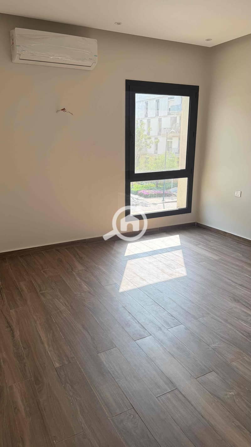 22 786cb46e-ca41-4e28-89c9-e4d3ccd498aa. jpg