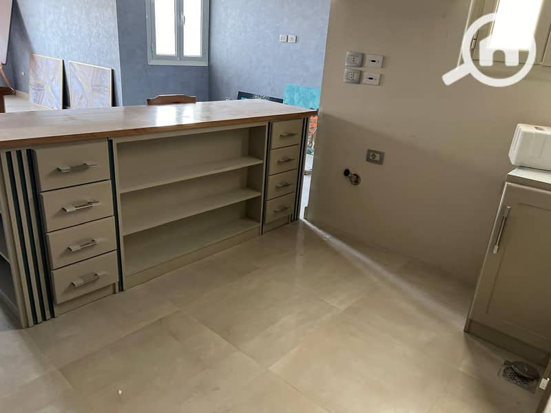 3 0c7c00ef-2b5a-4567-8beb-d5686d2dad74. jpg