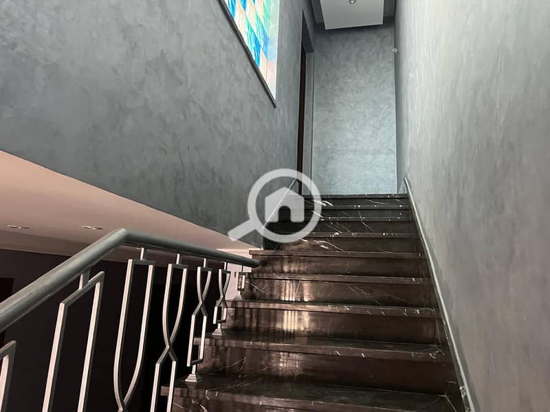 7 700d16f2-8479-433c-9d1e-38eb3c88dd32. jpg