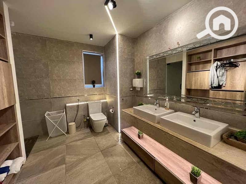 10 a7e81fa7-fb6c-482e-b0a8-390c55f51946. jpg