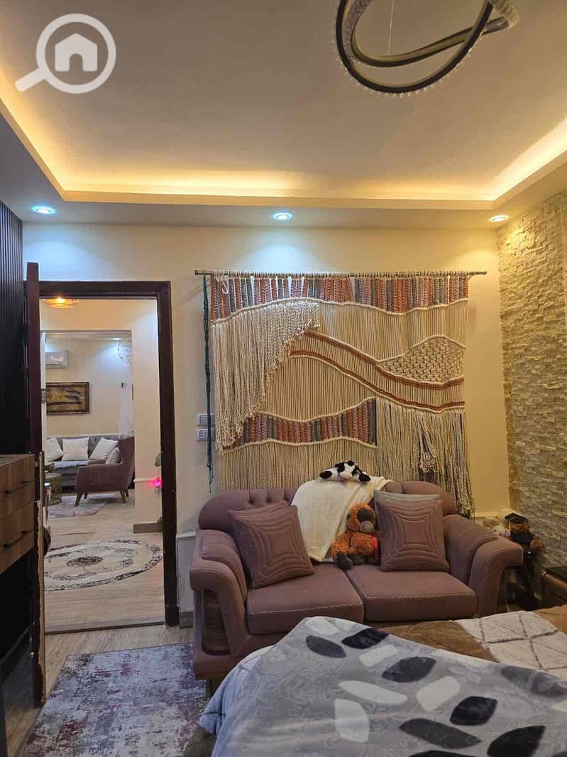 12 c76dedbc-12f6-46ad-a61d-df3d165f2a2f. jpg