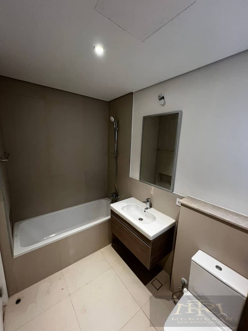 5 4d48d190-eed5-470e-bc86-f13a7be95d36. jpg