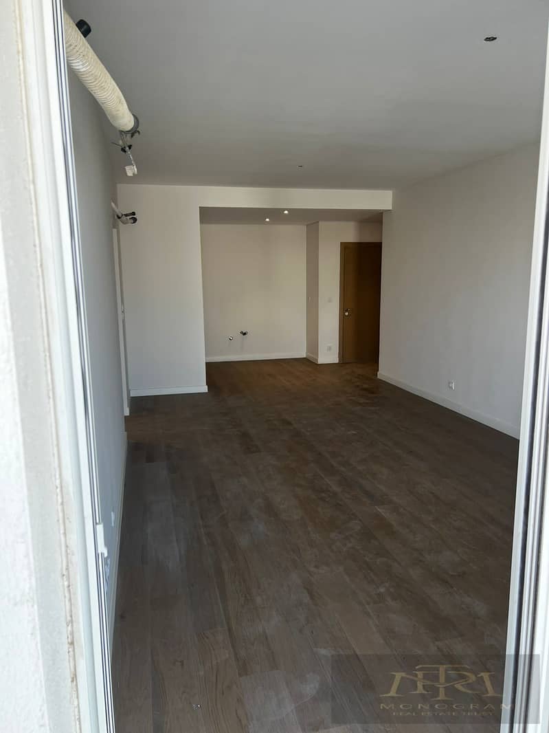 8 38b5e52d-14e5-4347-b424-c4b41217e405. jpg