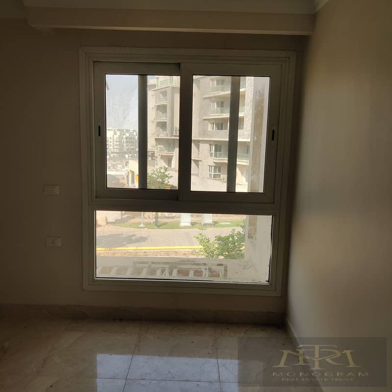 4 05b40e79-5747-4927-8cc0-f257d1f7ae77. jpg