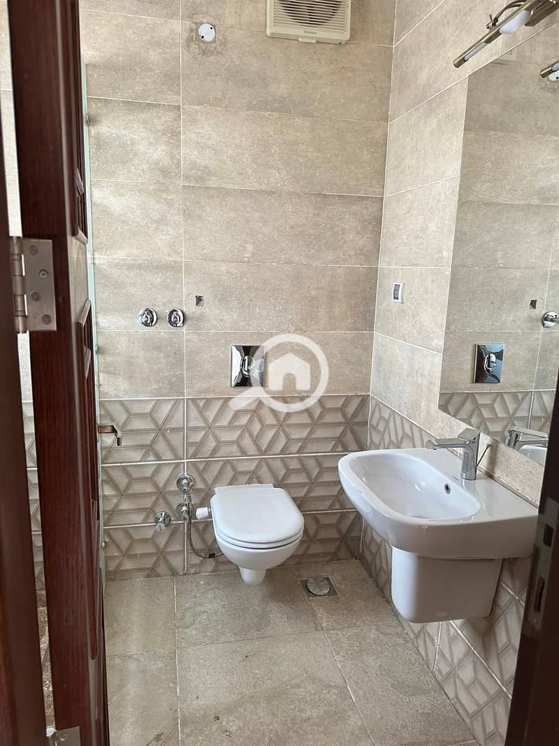 6 WhatsApp Image 2025-04-10 at 13.19. 45_4b2ccc48. jpg