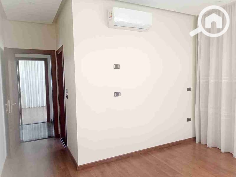 1000425569. jpg 1000425569. jpg