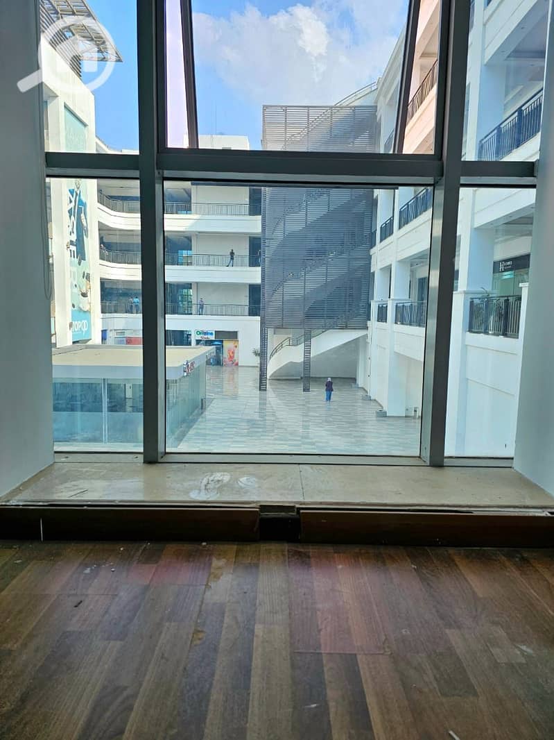 4 b5b82553-2d23-48e1-8239-e7d9c9e98b74. jpeg