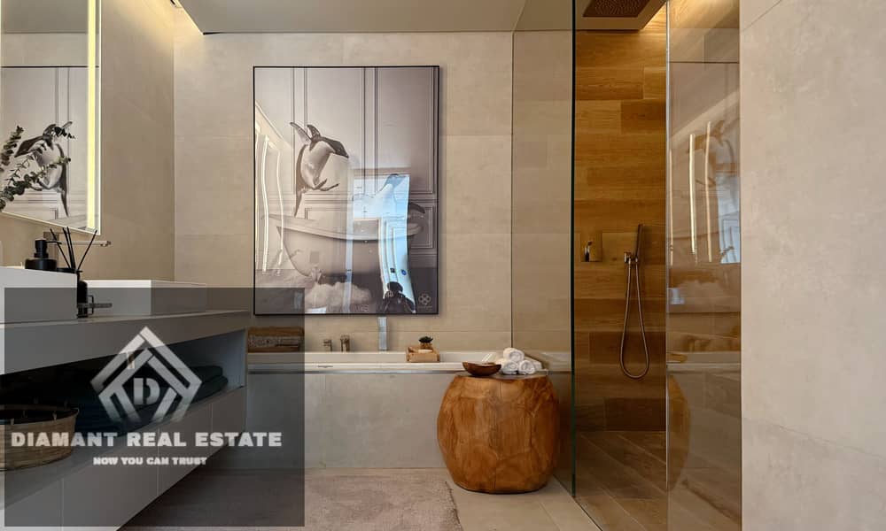 2 Second bathroom. JPG