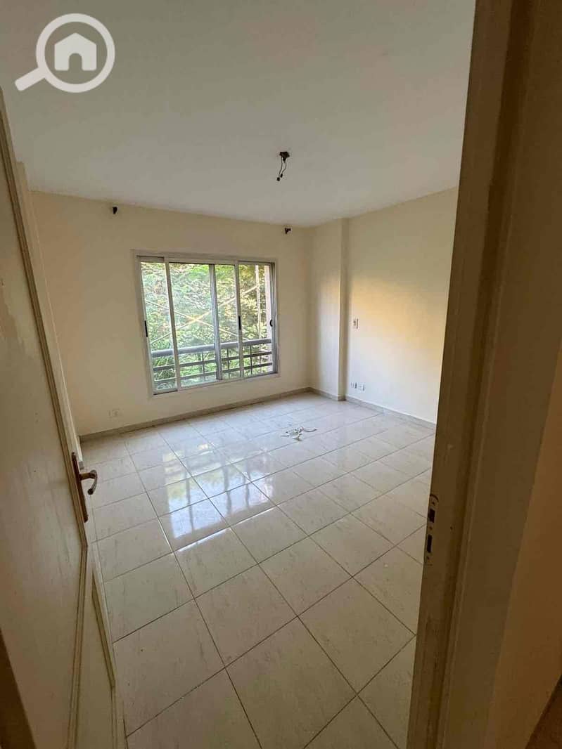 8 c9f7b28b-dcff-4122-a04f-8e73c0276ba0. jpg