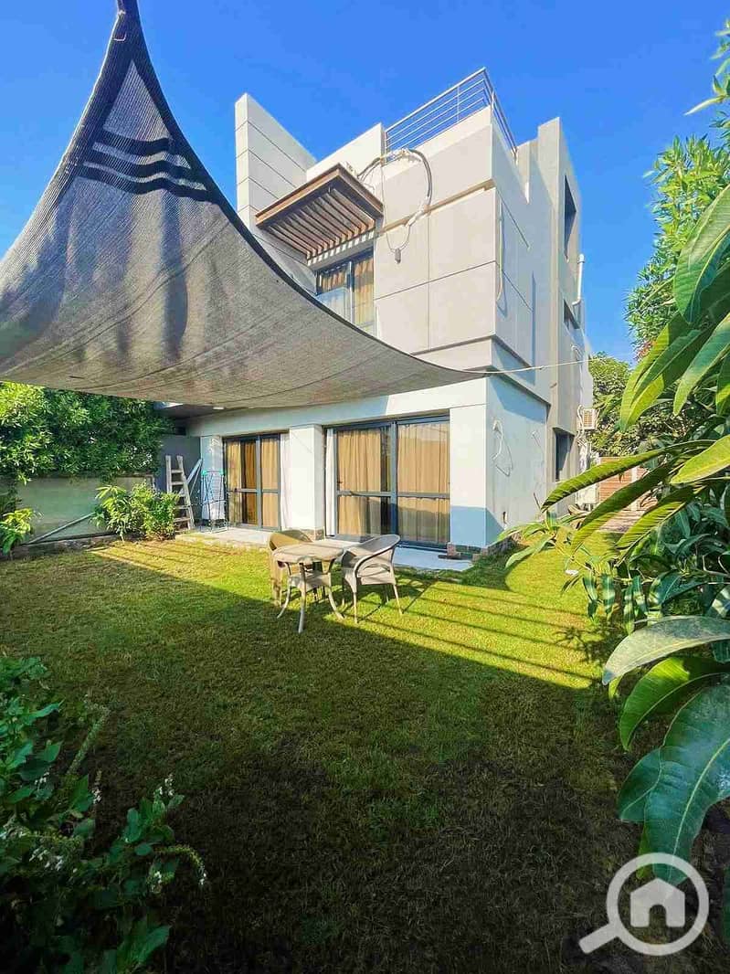 1000596100. jpg 1000596100. jpg