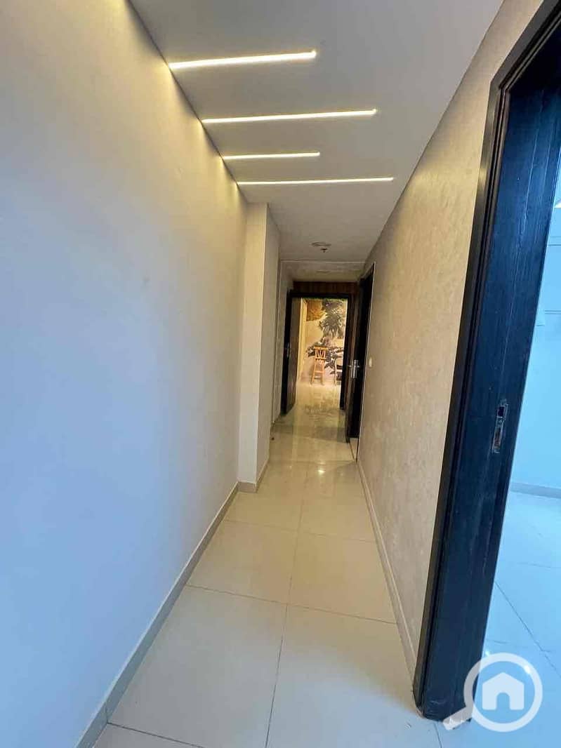 4 93067037-c901-42d6-8065-5ca69fafff80. jpg